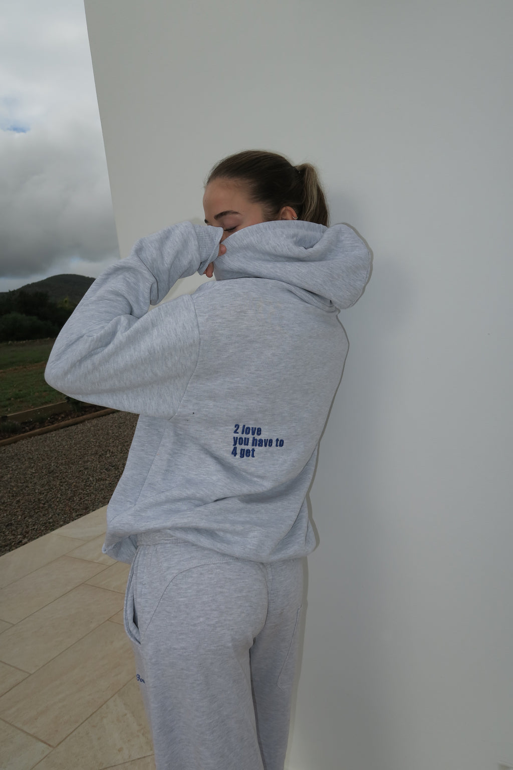 Sudadera gris 2love/4get